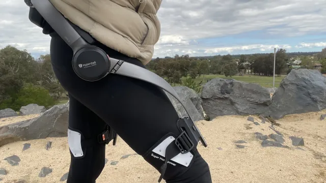 Экзоскелет Hypershell Pro X помогает идти и бегать почти без усилий