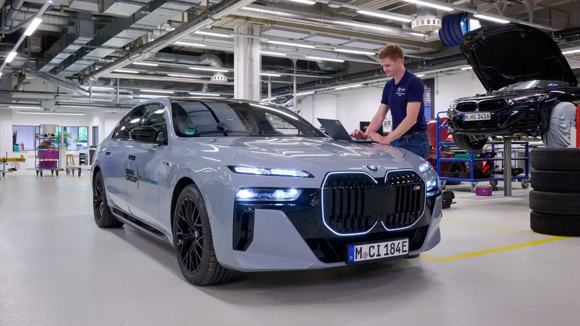BMW начала испытания твердотельных аккумуляторов в седане i7