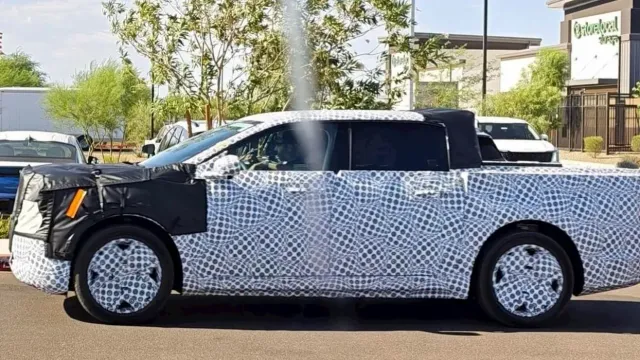 В Аризоне заметили новый электропикап Ford в камуфляже