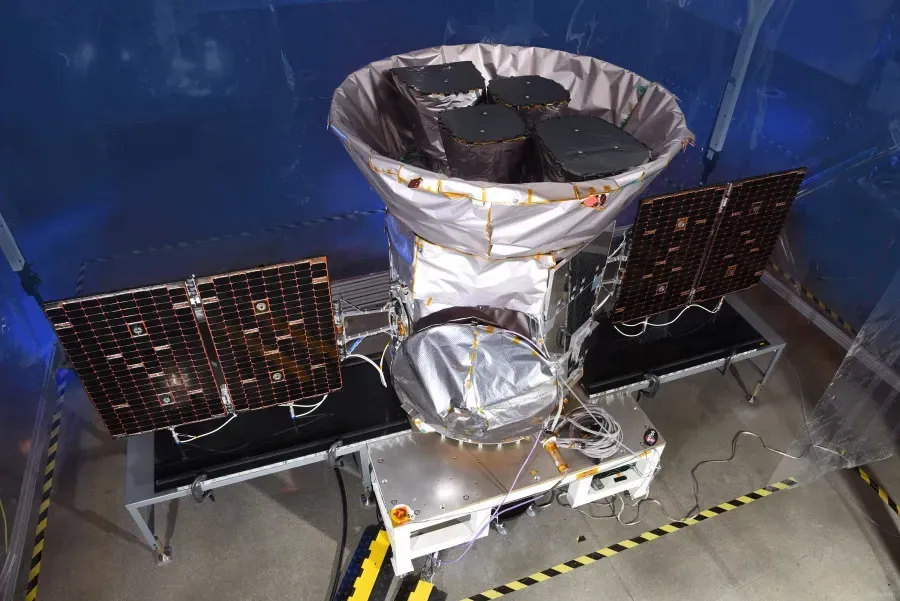 SpaceX вывел на орбиту телескоп TESS для поиска экзопланет. Источник: https://24gadget.ru