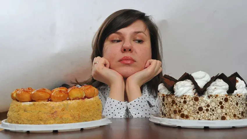 ВЦИОМ: Больше половины россиян признались, что страдают от переедания