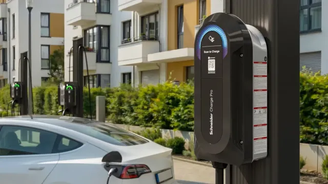 Schneider Electric обновила зарядную станцию Charge Pro и добавила разъем NACS Schneider Electric обновила зарядную станцию Charge Pro и добавила разъем NACS
