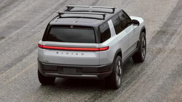 Rivian ускоряет вывод модели на рынок, делая скорость главным активом