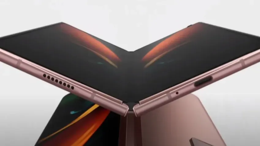 Ice Universe: Samsung уменьшит складку на новом складном смартфоне Galaxy Z Fold 5