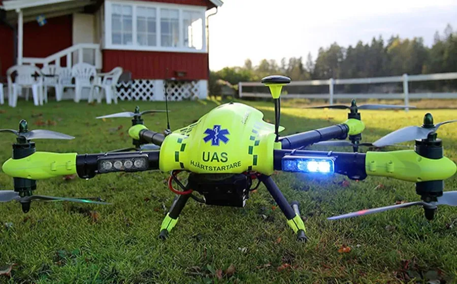 Дефибрилляторы, доставляемые автономными дронами, способны спасать жизни пациентов, перенёсших...