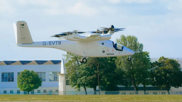 Электролёт VX4 поднялся в воздух с пилотом на борту