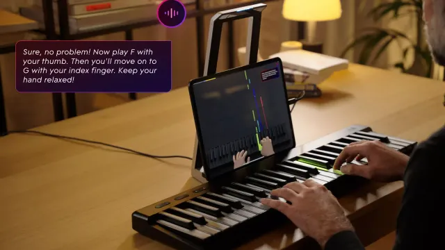 ROLI представила ИИ-тренера для обучения игре на пианино