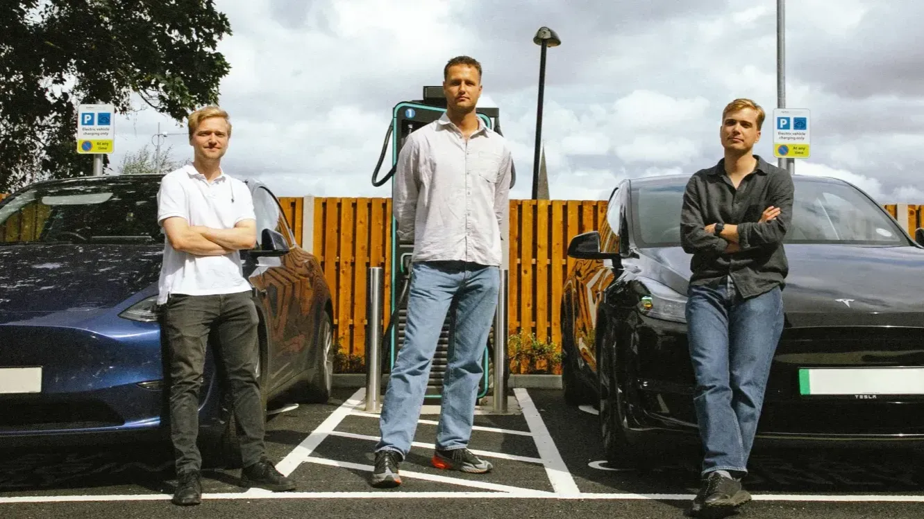 Hubber превращает склады и заправки в центры высокой мощности для EV