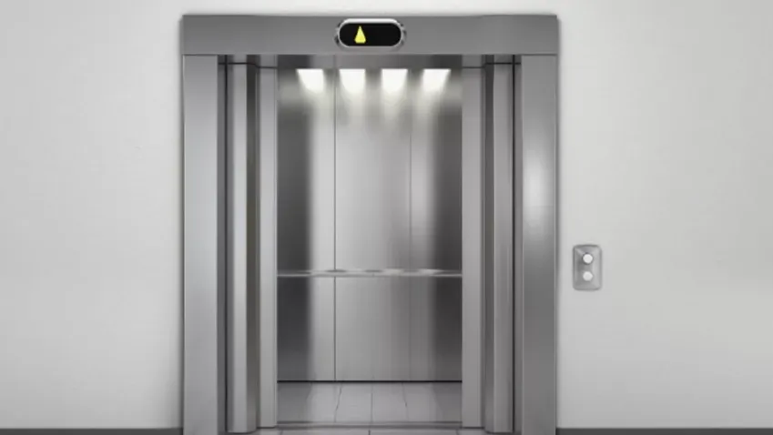 Лифтёр упавшего в больнице Перми лифта не хотела пускать в кабину всех пациентов