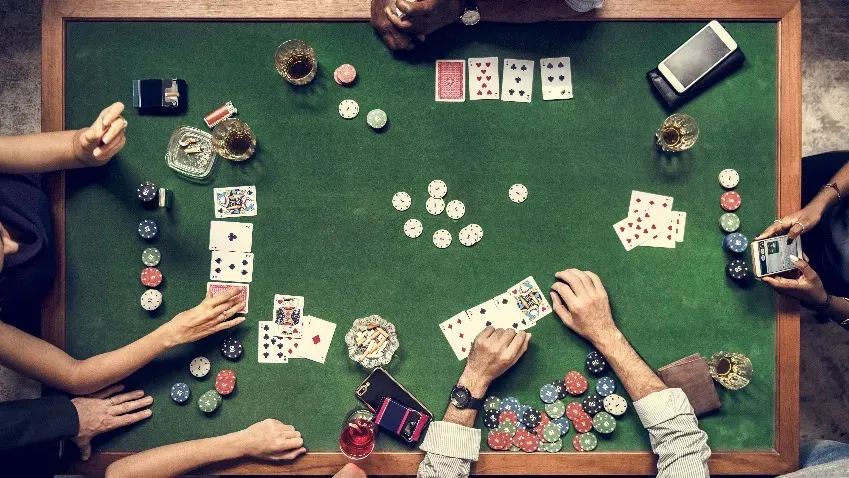 Ученые объяснили, почему карточные игры вызывают зависимость