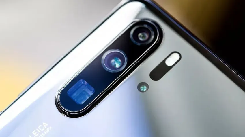 Realme представила смартфон с камерой-перископом