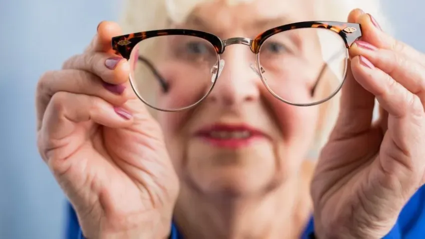 Найдена связь между ухудшением зрения и развитием деменции у пожилых