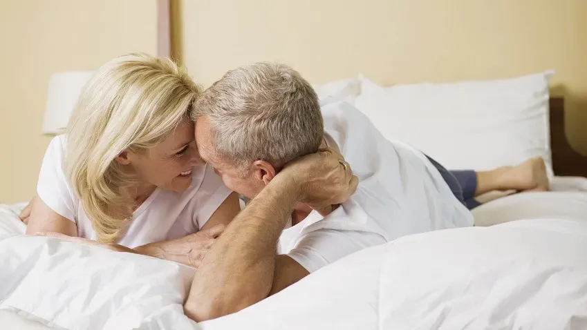 Ученые изучили влияние интимных отношений на здоровье пожилых людей