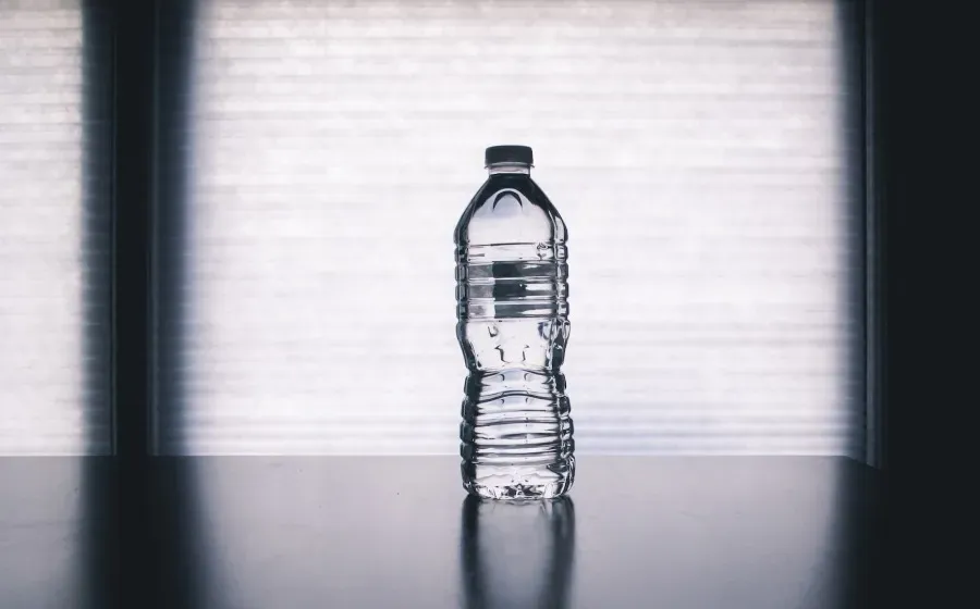 HuffPost: исследователи назвали опасность бутилированной воды