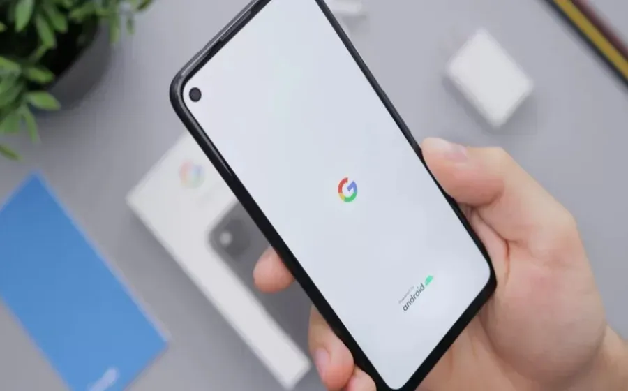 Стали известны смартфоны, которые первыми обновятся до Android 13