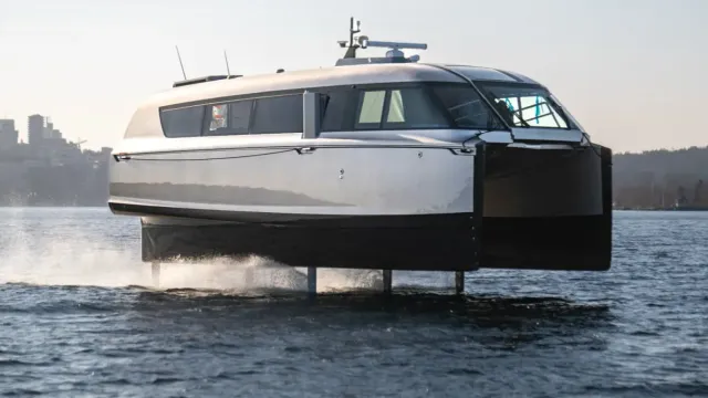 Candela запускает премиальный электропаром с подводными крыльями