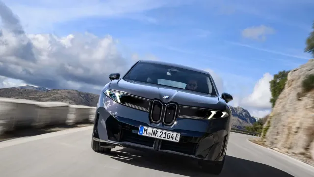 BMW представила электрический кроссовер iX3 нового поколения