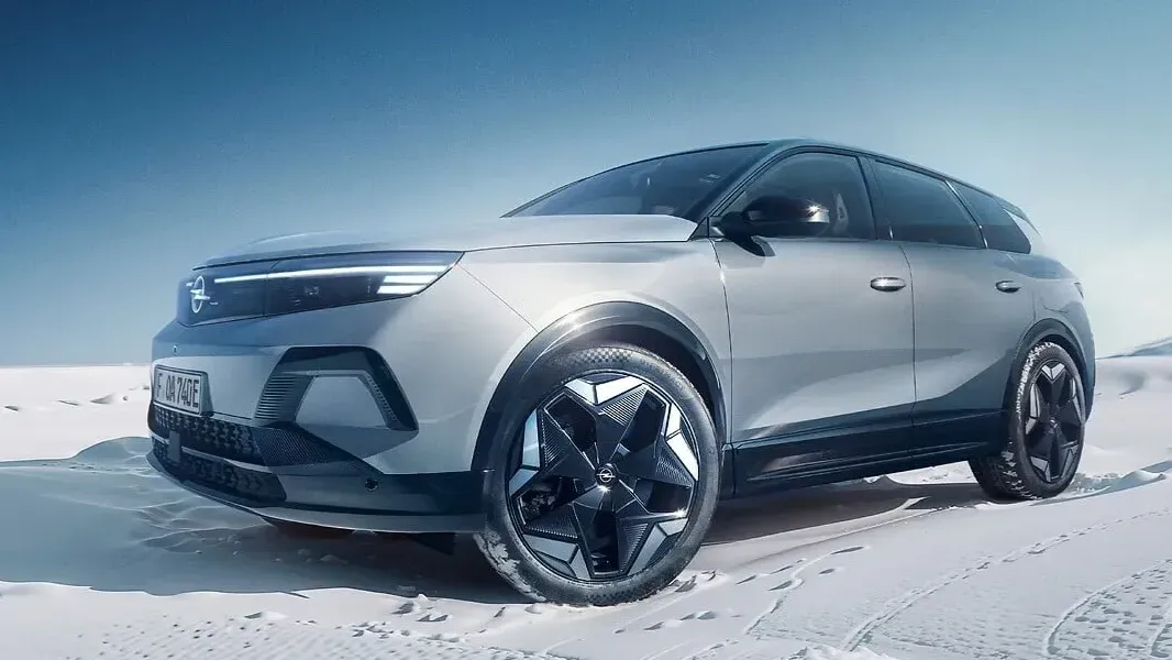 Opel представил электрический внедорожник Grandland AWD с запасом 501 км