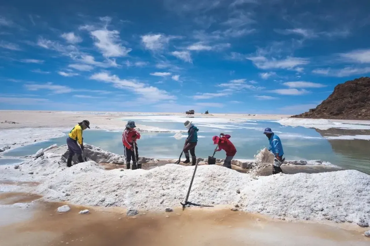 Как производство и переработка аккумуляторов для электромобилей влияет ...