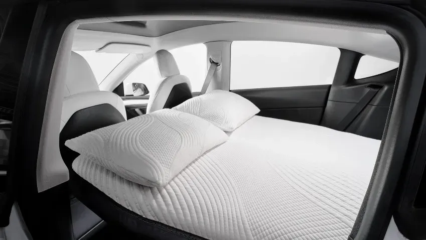 Владельцы Tesla смогут спать в своих машинах на самонадувающихся кроватях Snuuzu