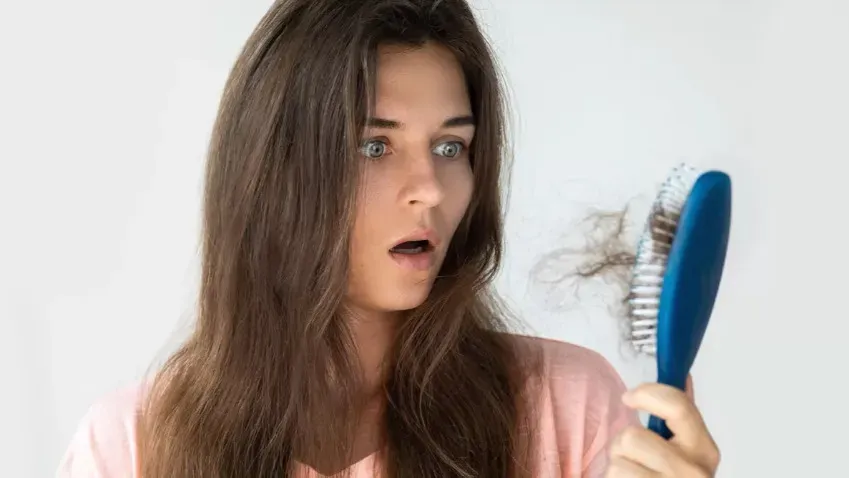 Врач-эндокринолог Асадова назвала главные причины выпадения волос