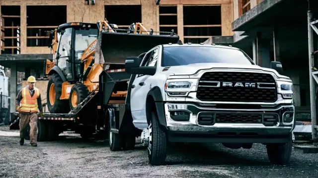 Ram вновь перенесла запуск электрического пикапа 1500 REV