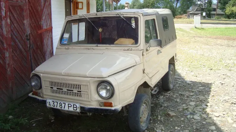 Эксперты «За рулем» перечислили причины превосходства ЛуАЗ-969 над УАЗ-469