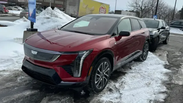 Cadillac представил компактный электрический внедорожник Optiq с новым дизайном