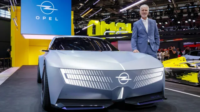 Компания Opel презентовала концепт электрического универсала STX