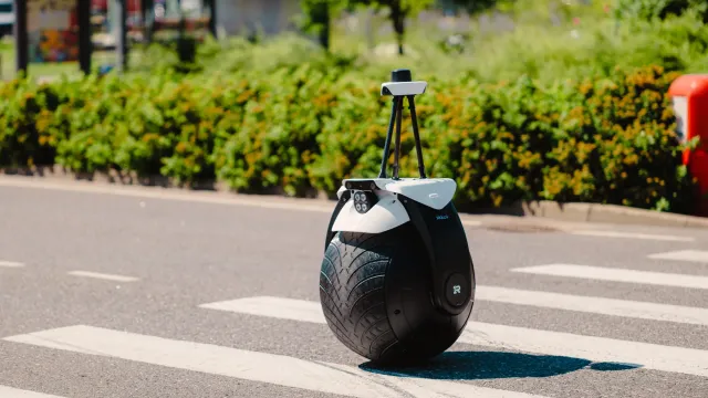 Стартап Rollo Robotics представил одноколесного охранного робота 1Rollo