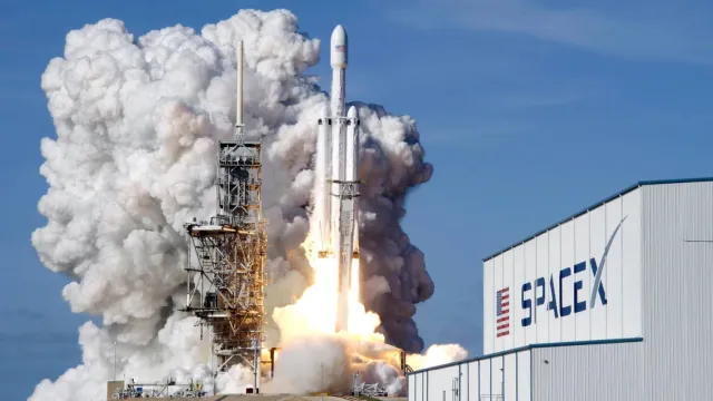 Вторая ступень ракеты Falcon 9 столкнется с Луной 5 августа 2026 года Вторая ступень ракеты Falcon 9 столкнется с Луной 5 августа 2026 года