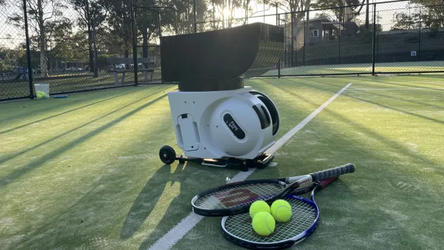 Pongbot Pace S Pro адаптирует подачу мяча под движение игрока