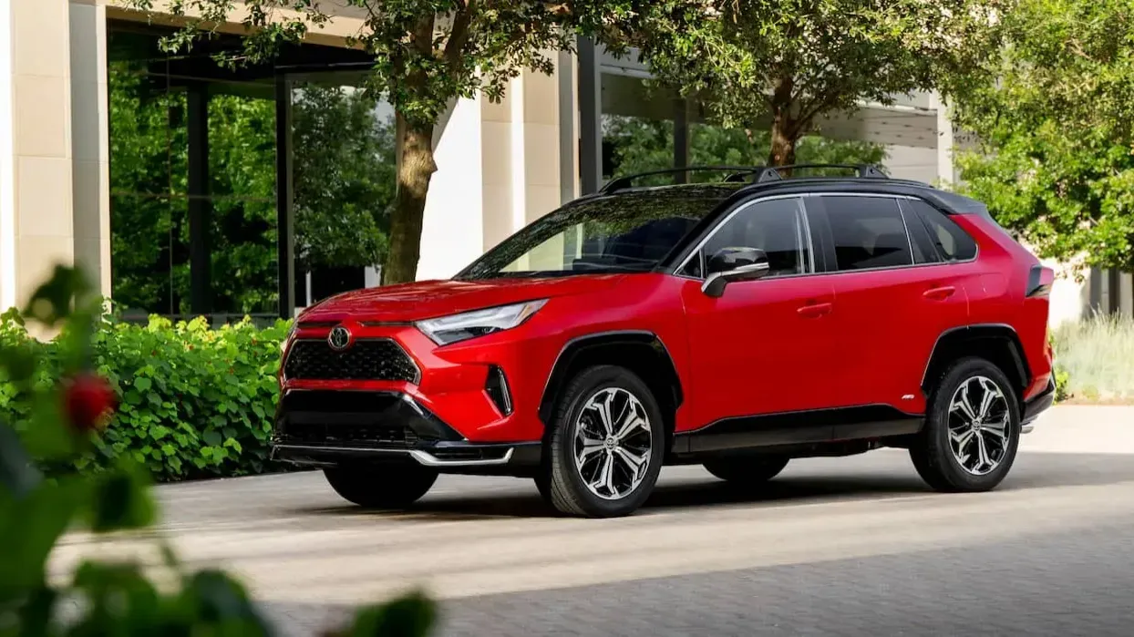 Toyota планирует выпустить электрический RAV4