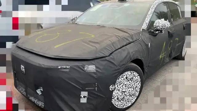 Компания Volvo тестирует новый седан с двигателем внутреннего сгорания