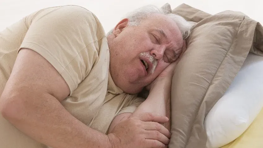 Плохой сон усугубляет проблемы со здоровьем у пожилых людей, страдающих ожирением