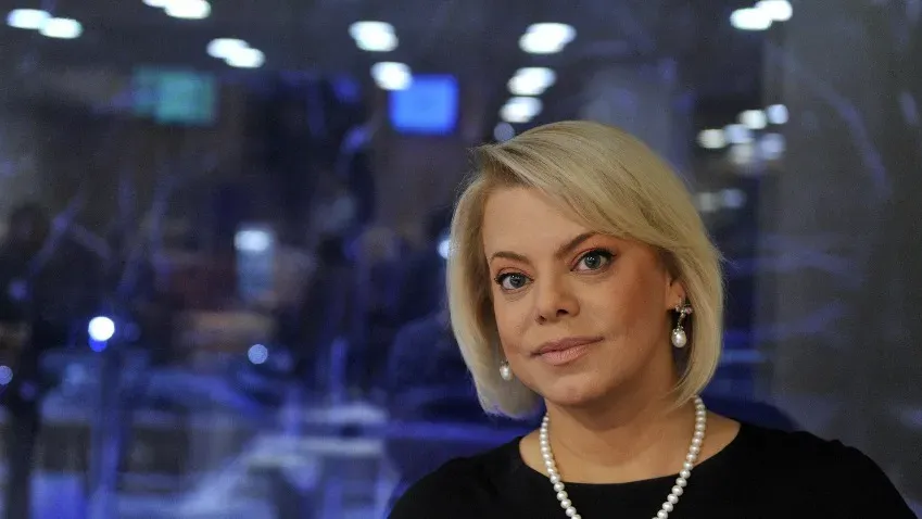 «АиФ»: телеведущая Яна Поплавская ответила Пугачевой на слова о рабах и холопах