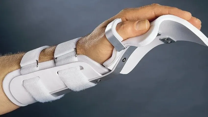 Школьница из Москвы разработала компактный ортез для фиксации сломанной руки