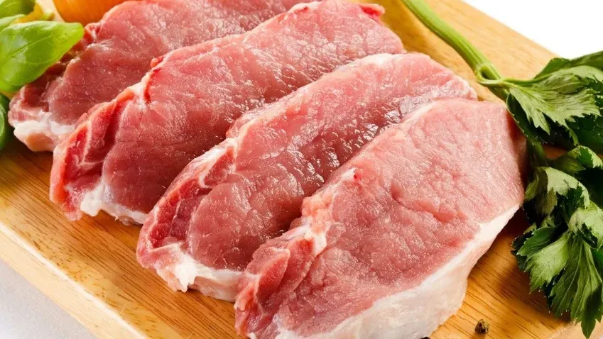 Диетолог из РФ Бобровский: самым вредным видом мяса является свинина