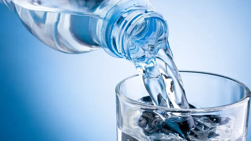 Ученые определили необходимое количество жидкости для взрослых людей