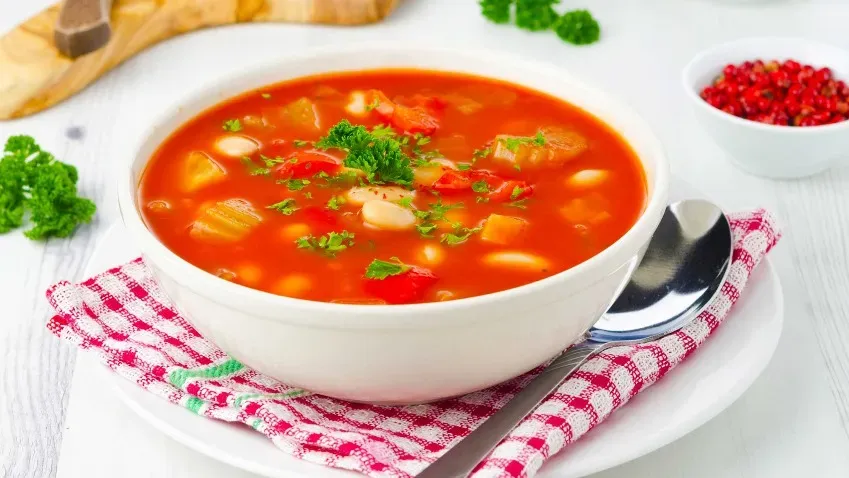 Врач-диетолог РФ Соломатина перечислила супы, вредные для людей старше 60 лет