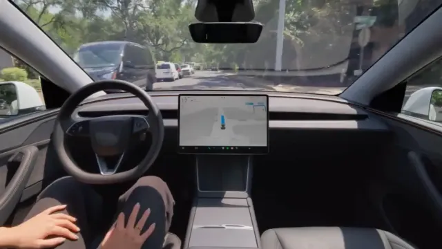 Водитель Tesla погиб в ДТП с грузовиком на автомагистрали во Флориде