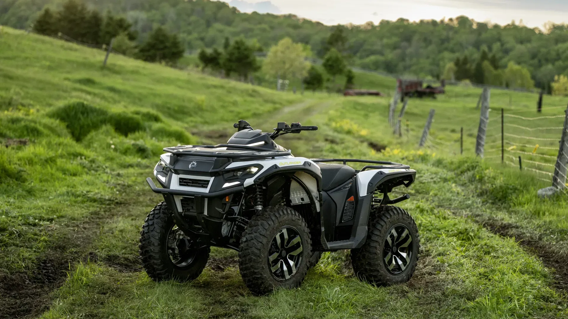 Can-Am представила новые электрические квадроциклы и мотовездеходы