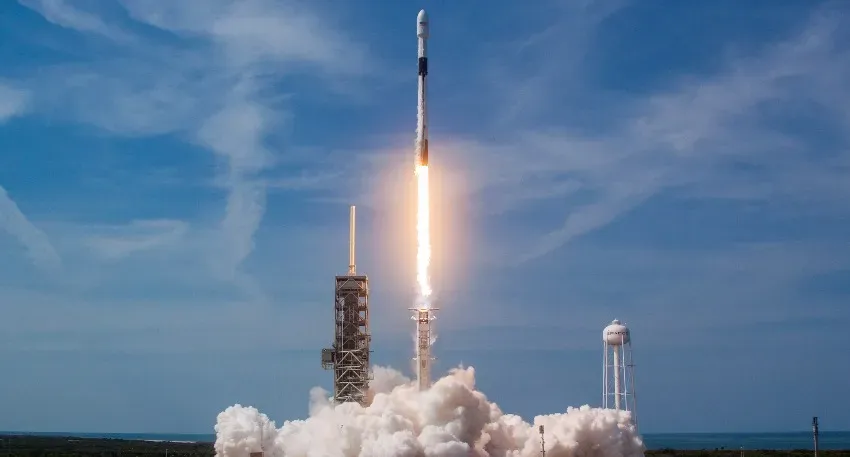 Ракета-носитель Falcon 9 от SpaceX побила рекорд и совершила 13 полетов в космос с возвращением...