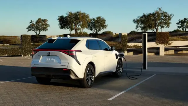 Toyota открыла первый зарубежный завод по производству аккумуляторов