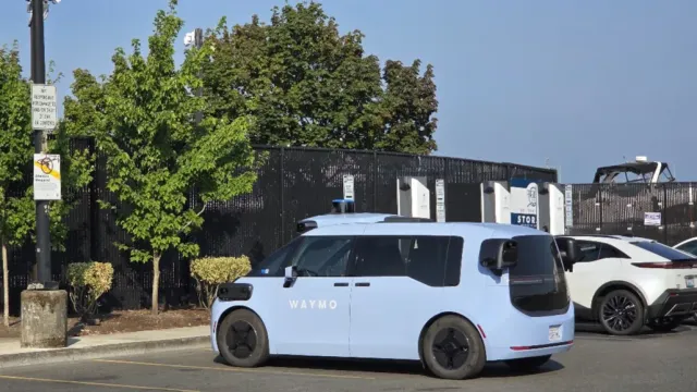 Waymo вывела новый электрический минивэн Ojai на испытания в Сиэтле