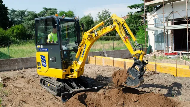 Komatsu представила бесшумный электрический мини-экскаватор