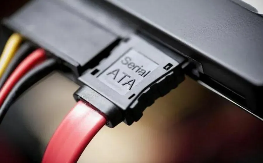 Новый способ считывания данных при помощи кабеля SATA
