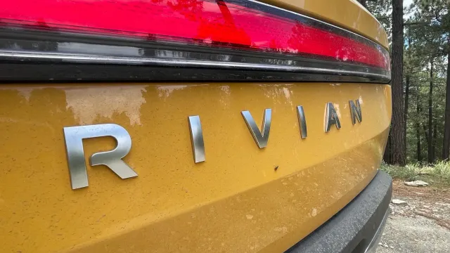 Владельцы Rivian подали коллективный иск из-за систем вождения