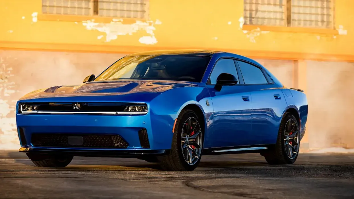 Dodge представил четырёхдверную версию электрического Charger Daytona