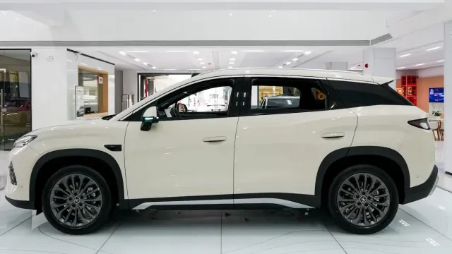 BYD представила электрический кроссовер Song Ultra EV BYD представила электрический кроссовер Song Ultra EV